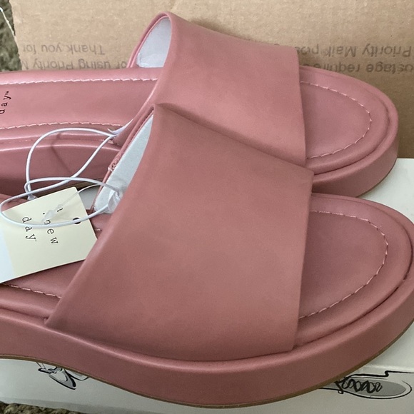 a new day Shoes - NWT Size 8 Pink Carlita wedge platform slide sandal - A New Day